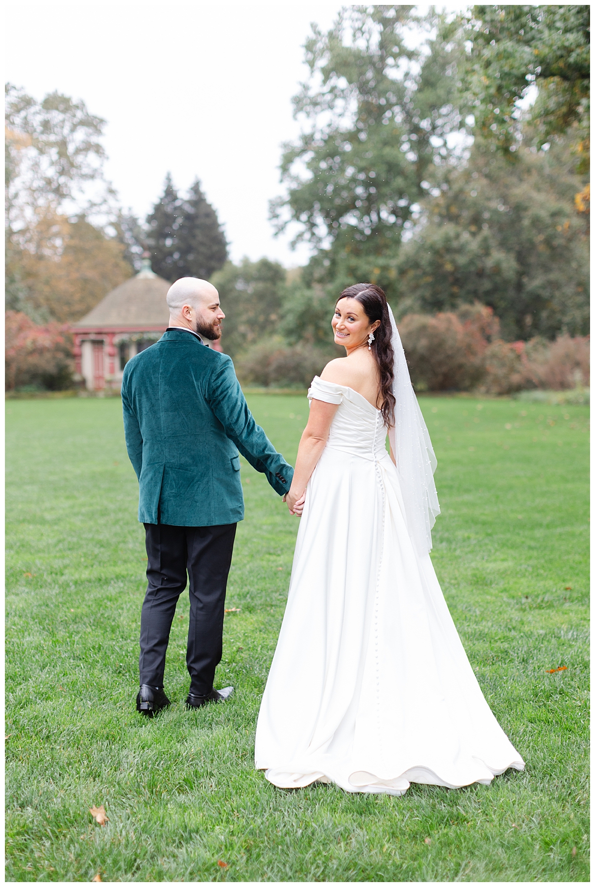 bride and groom at moraine farm 