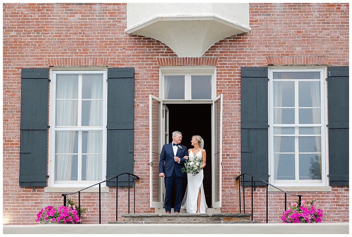 Bride and Dad entrance